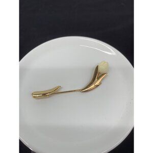 1980 Avon Graceful Cream Tulip Gold Tone Metal Color Pin